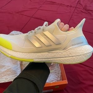 NEVER WORN WITH TAGS